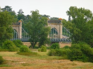 Le pont suspendu à l'ancienne de Langeais 